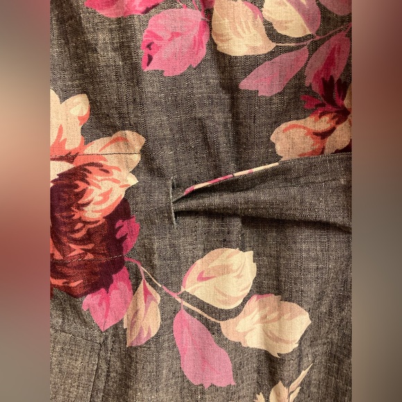 New with tags! Beautiful long floral jacket - Picture 2 of 8